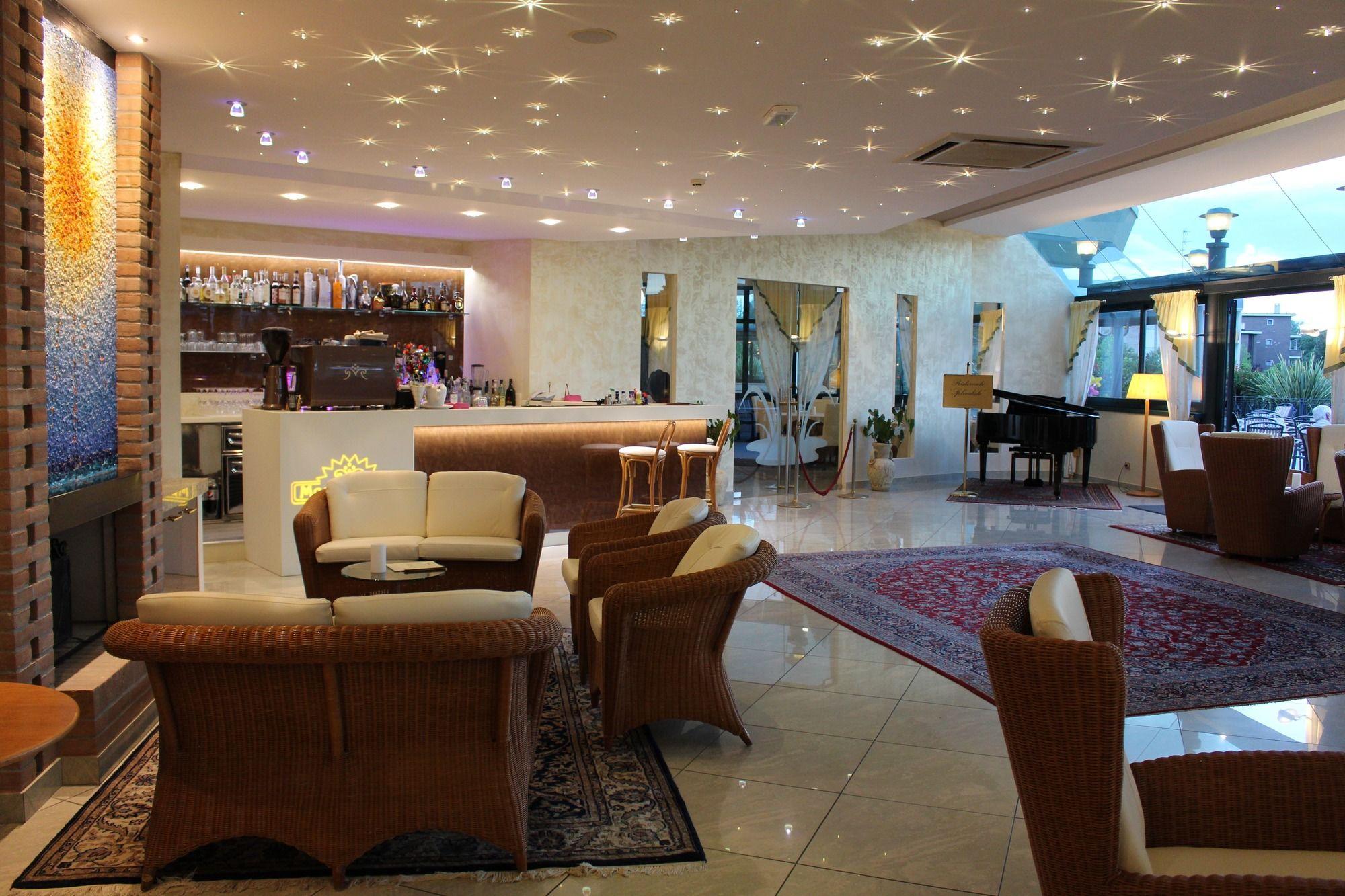 Mediterranee Family & Hotel 5*